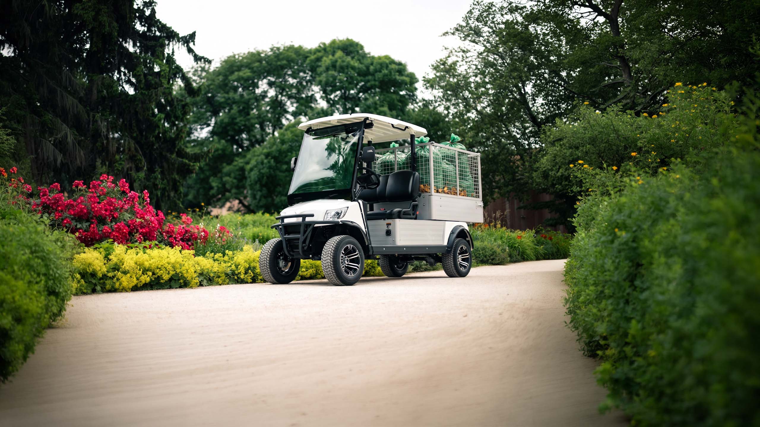 Featured image for “Platós golfkocsi parkfenntartáshoz: a Car-GO XL500”